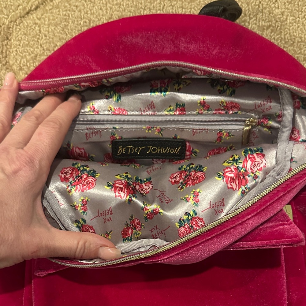Betsey Johnson Pink Velvet Cat Backpack - Picture 3 of 4